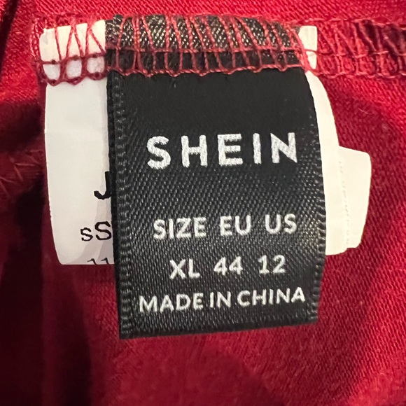 SHEIN short sleeve open shoulder top - Picture 3 of 3